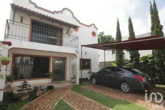 NEX-93090 - Casa en Venta, con 3 recamaras, con 5 baños en Leandro Valle, CP 97143, Yucatán.