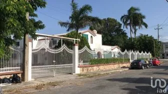 NEX-228723 - Casa en Renta, con 5 recamaras, con 8 baños, con 1168 m2 de construcción en Prado Norte, CP 97139, Yucatán.