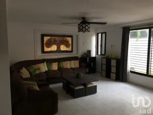 NEX-91672 - Casa en Venta, con 5 recamaras, con 3 baños, con 349 m2 de construcción.