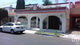 NEX-91820 - Casa en Venta, con 6 recamaras, con 3 baños en Jardines de Mérida, CP 97135, Yucatán.
