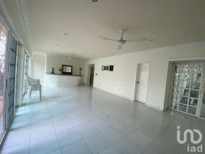 NEX-98047 - Casa en Venta, con 7 recamaras, con 7 baños, con 420 m2 de construcción.