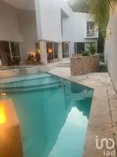 NEX-211302 - Casa en Venta, con 3 recamaras, con 3 baños, con 400 m2 de construcción.