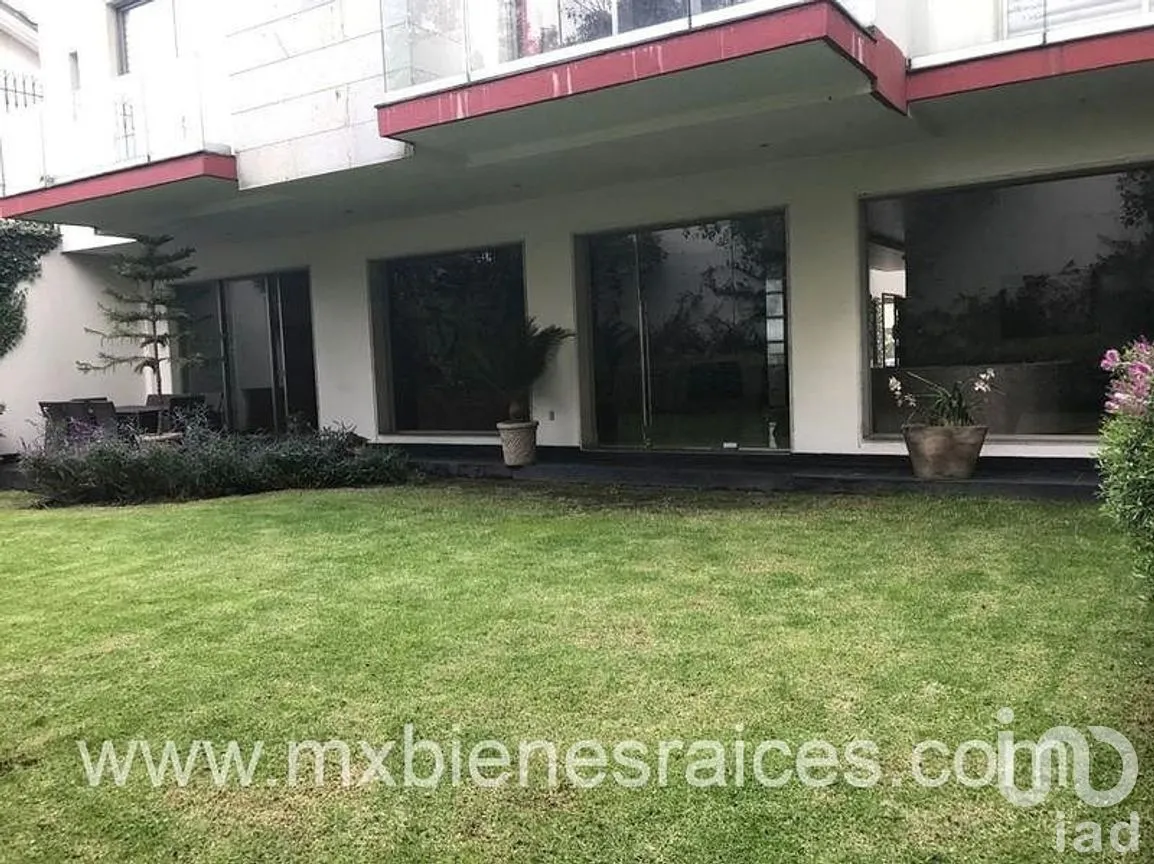 Casa en Venta en Bosque de las Lomas, Miguel Hidalgo, Ciudad de México | NEX-287904 | iad México | Foto 2 de 11