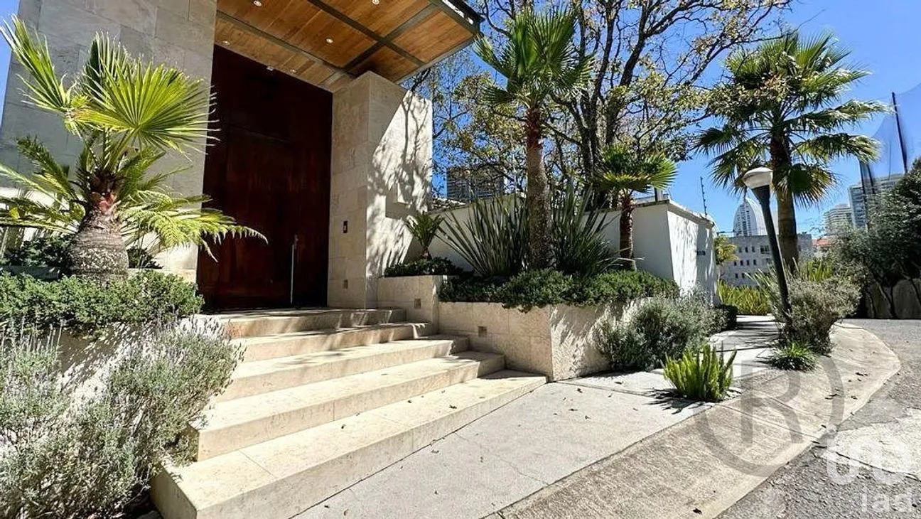 Casa en Venta en Lomas Country Club, Huixquilucan, Estado de México | NEX-287996 | iad México | Foto 2 de 20