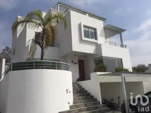 NEX-93022 - Casa en Venta, con 3 recamaras, con 3 baños, con 380 m2 de construcción en Bosque Real, CP 52774, México.