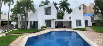 NEX-92226 - Casa en Venta, con 4 recamaras, con 2 baños, con 250 m2 de construcción en Las Palmas, CP 62050, Morelos.