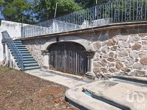 NEX-228776 - Casa en Venta, con 3 recamaras, con 3 baños, con 375 m2 de construcción.