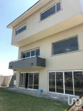 NEX-92597 - Casa en Venta, con 3 recamaras, con 4 baños, con 436 m2 de construcción.