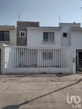 NEX-155619 - Casa en Renta, con 3 recamaras, con 2 baños, con 120 m2 de construcción en Haciendas del Carmen, CP 37179, Guanajuato.