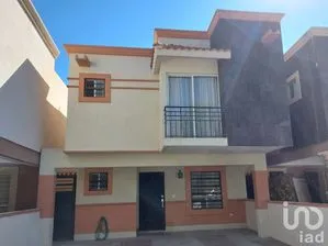NEX-203858 - Casa en Renta, con 3 recamaras, con 2 baños, con 113 m2 de construcción en Jardines de Santa Clara, CP 32563, Chihuahua.
