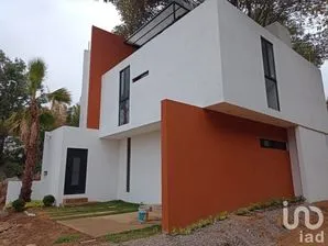 NEX-228109 - Casa en Venta, con 3 recamaras, con 2 baños, con 156 m2 de construcción en Santa María Ahuacatitlán, CP 62100, Morelos.