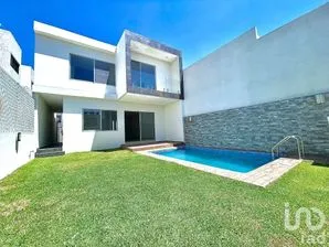 NEX-230134 - Casa en Venta, con 5 recamaras, con 4 baños, con 220 m2 de construcción en Ahuatlán Tzompantle, CP 62130, Morelos.