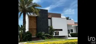 NEX-231857 - Casa en Venta, con 5 recamaras, con 6 baños, con 590 m2 de construcción en Paraíso Country Club, CP 62766, Morelos.