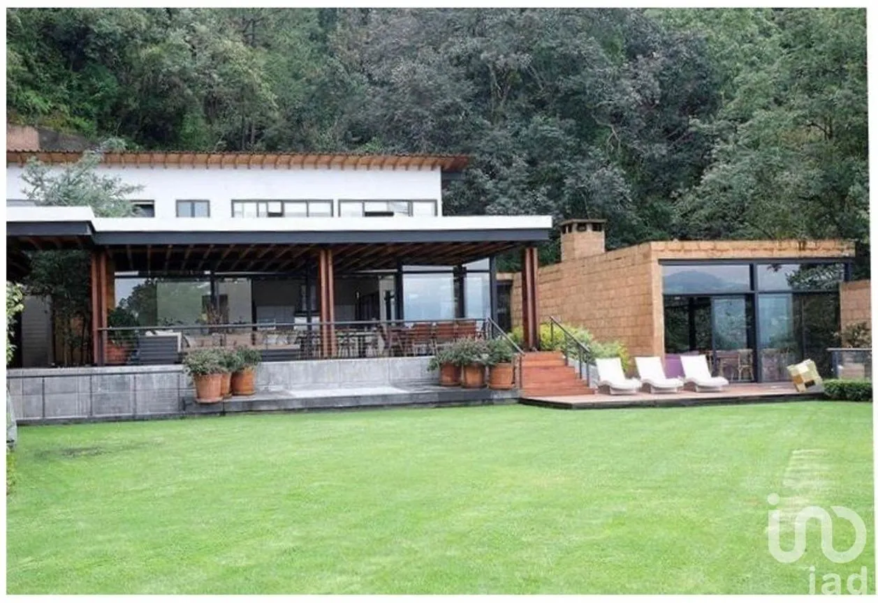 Casa en Venta en Monte Alto, Valle de Bravo, Estado De México | NEX-231858 | iad México | Foto 2 de 27