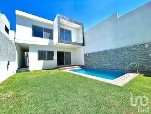 NEX-269409 - Casa en Venta, con 5 recamaras, con 4 baños, con 220 m2 de construcción en Ahuatlán Tzompantle, CP 62130, Morelos.