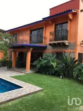 NEX-269411 - Casa en Renta, con 4 recamaras, con 4 baños, con 260 m2 de construcción en Bugambilias, CP 62577, Morelos.