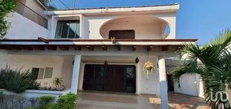 NEX-275285 - Casa en Renta, con 4 recamaras, con 2 baños, con 260 m2 de construcción en San Miguel Acapantzingo, CP 62446, Morelos.
