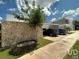 NEX-204342 - Casa en Venta, con 2 recamaras, con 3 baños, con 240 m2 de construcción en Conkal, CP 97345, Yucatán.