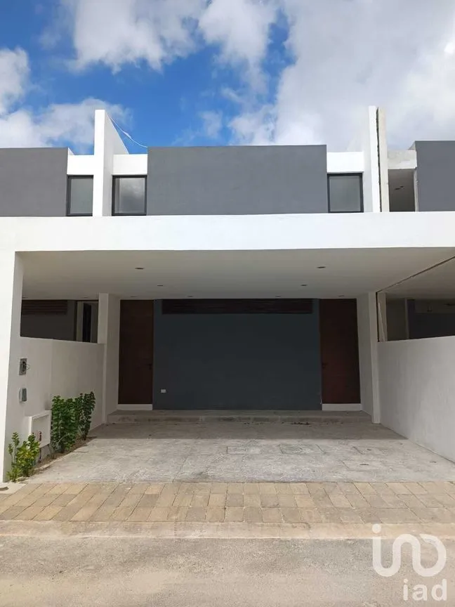 Casa en Venta en Residencial Xcanatún, Mérida, Yucatán | NEX-226800 | iad México | Foto 1 de 15
