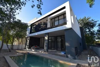 NEX-268675 - Casa en Venta, con 3 recamaras, con 4 baños, con 417 m2 de construcción en Yucatán Country Club, CP 97308, Yucatán.