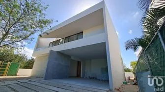 NEX-268677 - Casa en Venta, con 4 recamaras, con 4 baños, con 493.5 m2 de construcción en Yucatán Country Club, CP 97308, Yucatán.