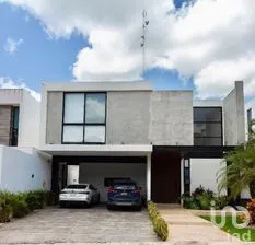 NEX-268730 - Casa en Venta, con 3 recamaras, con 4 baños, con 331.91 m2 de construcción en Santa María Yaxché, CP 97308, Yucatán.