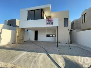 NEX-268732 - Casa en Venta, con 3 recamaras, con 3 baños, con 218.2 m2 de construcción.