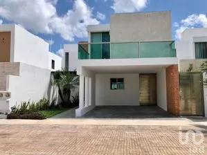 NEX-268775 - Casa en Venta, con 3 recamaras, con 3 baños, con 279.8 m2 de construcción en La Isla, CP 97143, Yucatán.