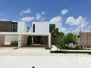 NEX-268799 - Casa en Venta, con 3 recamaras, con 3 baños, con 229.09 m2 de construcción en Villas Cholul, CP 97305, Yucatán.