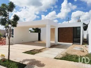 NEX-268800 - Casa en Venta, con 3 recamaras, con 2 baños, con 166 m2 de construcción en Villas Cholul, CP 97305, Yucatán.