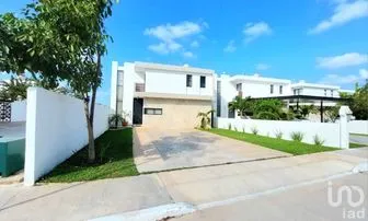 NEX-269939 - Casa en Venta, con 3 recamaras, con 3 baños, con 220 m2 de construcción.