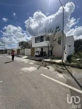 NEX-270005 - Casa en Venta, con 3 recamaras, con 3 baños, con 238 m2 de construcción.