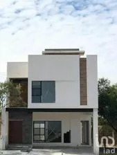 NEX-266903 - Casa en Venta, con 3 recamaras, con 2 baños, con 220 m2 de construcción en Lomas de Lourdes, CP 25090, Coahuila.