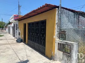 NEX-201989 - Casa en Venta, con 2 recamaras, con 1 baño, con 115.8 m2 de construcción en Manuel Avila Camacho, CP 97159, Yucatán.