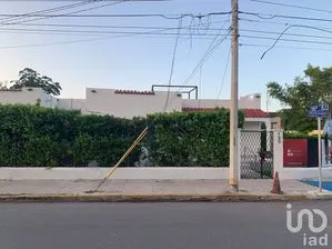 NEX-229761 - Casa en Renta, con 6 recamaras, con 4 baños en Residencial Colonia México, CP 97128, Yucatán.
