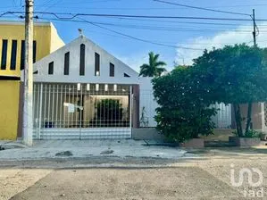NEX-231905 - Casa en Renta, con 2 recamaras, con 2 baños en Paseo de las Fuentes, CP 97225, Yucatán.