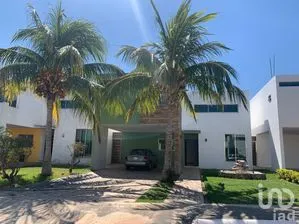 NEX-271743 - Casa en Venta, con 4 recamaras, con 4 baños.