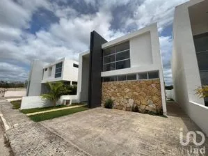 NEX-271779 - Casa en Venta, con 3 recamaras, con 3 baños, con 175 m2 de construcción.