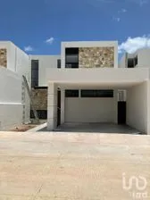 NEX-271794 - Casa en Venta, con 4 recamaras, con 4 baños, con 275 m2 de construcción.