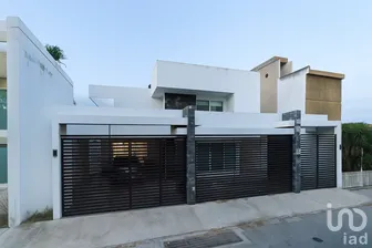NEX-298250 - Casa en Renta, con 3 recamaras, con 3 baños, con 270 m2 de construcción.