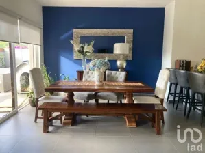 NEX-113327 - Casa en Venta, con 3 recamaras, con 5 baños, con 243 m2 de construcción.