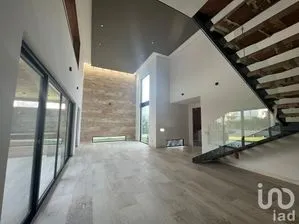 NEX-222798 - Casa en Venta, con 3 recamaras, con 3 baños, con 750 m2 de construcción.