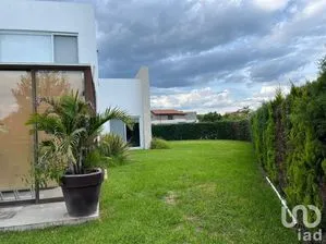 NEX-229326 - Casa en Renta, con 4 recamaras, con 4 baños, con 669 m2 de construcción.