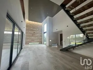 NEX-267903 - Casa en Venta, con 3 recamaras, con 3 baños, con 750 m2 de construcción.