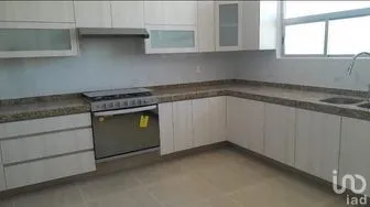 NEX-267905 - Casa en Venta, con 3 recamaras, con 3 baños, con 320 m2 de construcción.