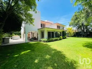 NEX-271280 - Casa en Venta, con 3 recamaras, con 3 baños, con 605 m2 de construcción.