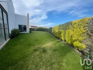 NEX-284653 - Casa en Venta, con 4 recamaras, con 4 baños, con 669 m2 de construcción.