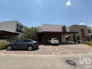 NEX-301183 - Casa en Venta, con 3 recamaras, con 1 baño, con 377 m2 de construcción.