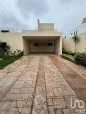 NEX-215752 - Casa en Venta, con 3 recamaras, con 3 baños, con 242 m2 de construcción.