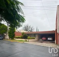 NEX-285180 - Casa en Venta, con 3 recamaras, con 3 baños, con 546 m2 de construcción.